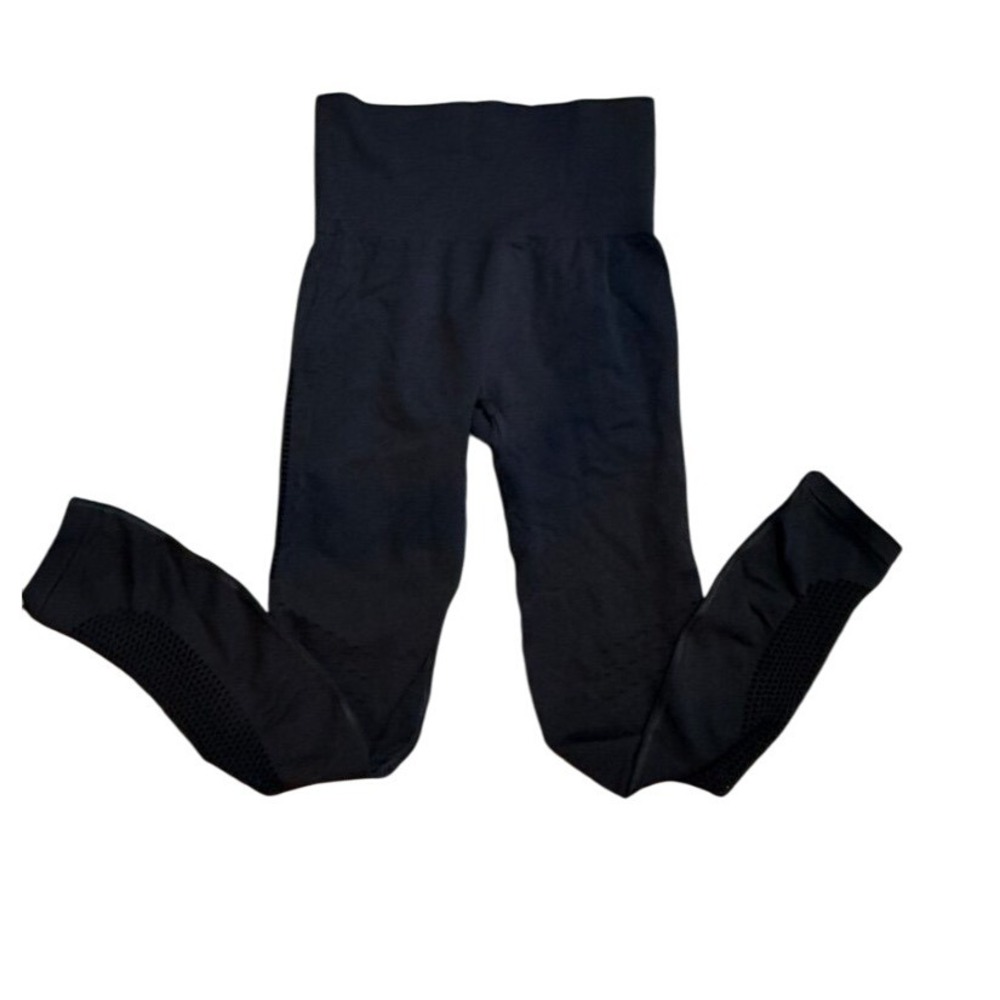 Like New! Zella Small Black Leggings‎ Flattering Side Detail